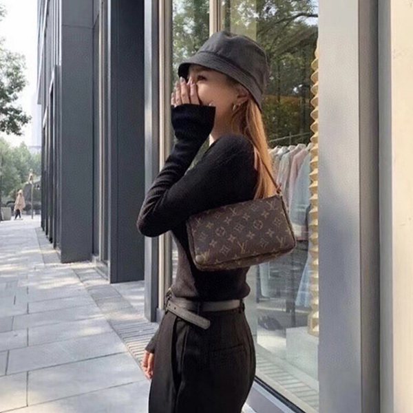 大人気ルイヴィトン 偽物 ポシェットアクセソワール バッグ M407123